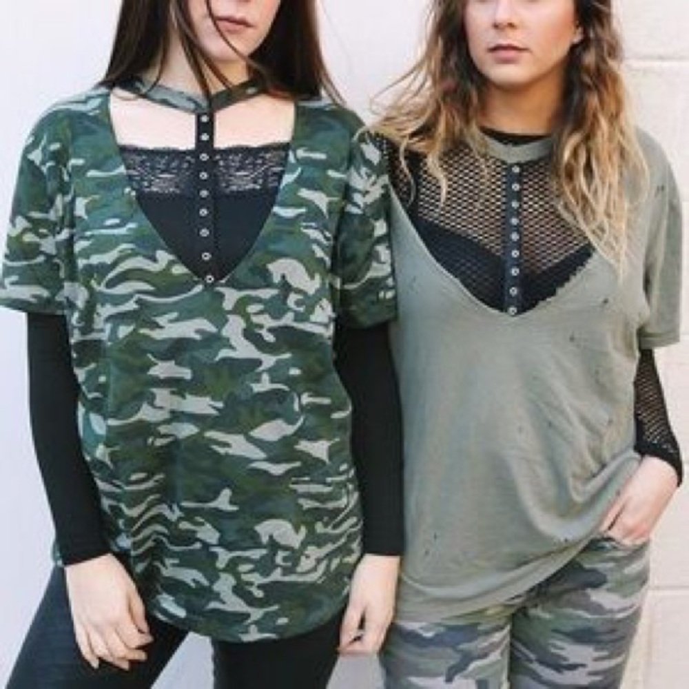 LF grommet camo cut out tee